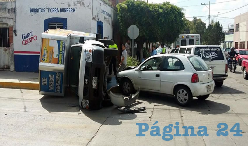 El aparatoso accidente entre una camioneta y un vehículo