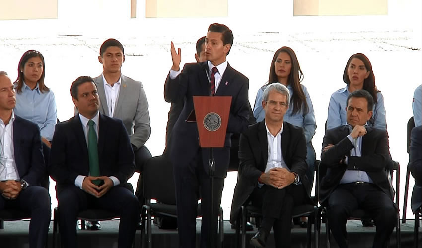 “México está creciendo, su dinamismo interno también está creciendo y hoy la mejor forma de mostrar resultados frente a esta afirmación es lo que está ocurriendo, más inversiones extranjeras están llegando a nuestro país”, presumió Enrique Peña Nieto durante la inauguración de una planta de Nestlé en Ocotlán/Foto: Francisco Andalón López