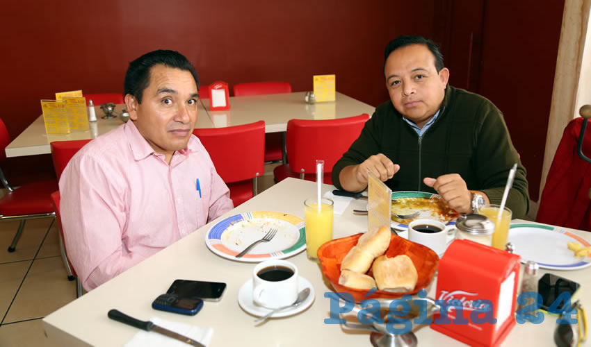 Javier Guzm&aacute;n y Oziel Palos Ramos estuvieron en el restaurante Mitla