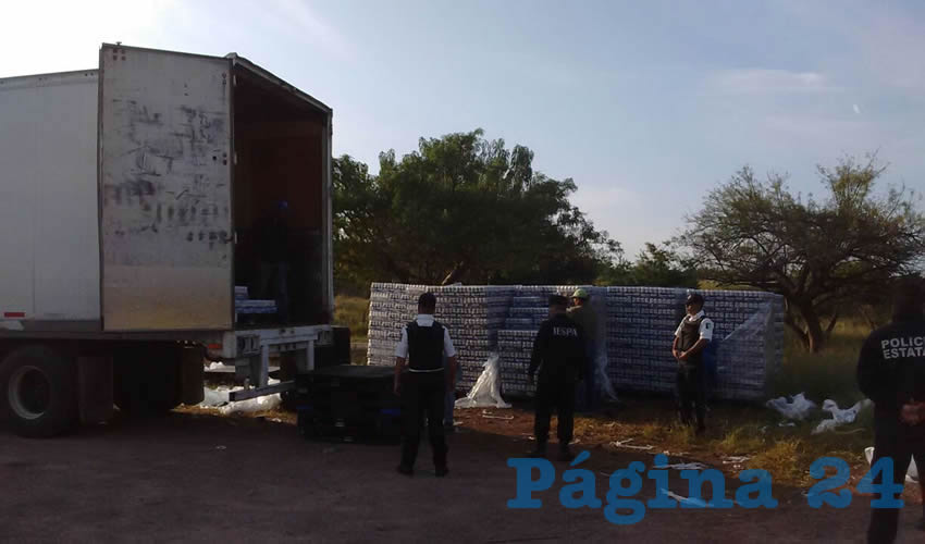 La caja del tractocami&oacute;n robado en La Blanca, Zacatecas