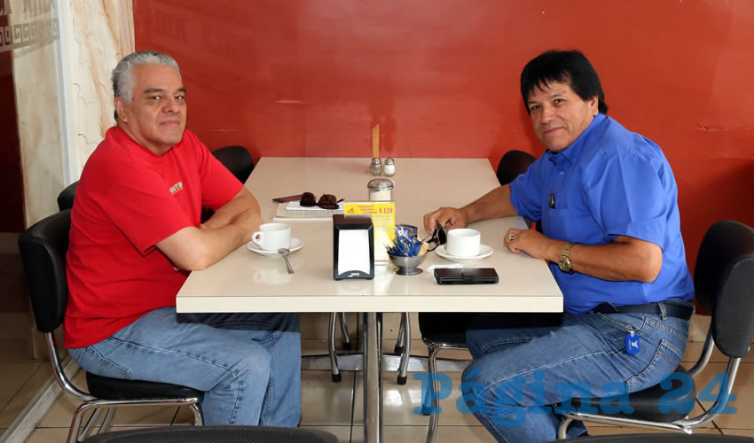 En el Mitla departieron Enrique Gonz&aacute;lez Aguilar, abogado, y Alfredo Hern&aacute;ndez Moreno