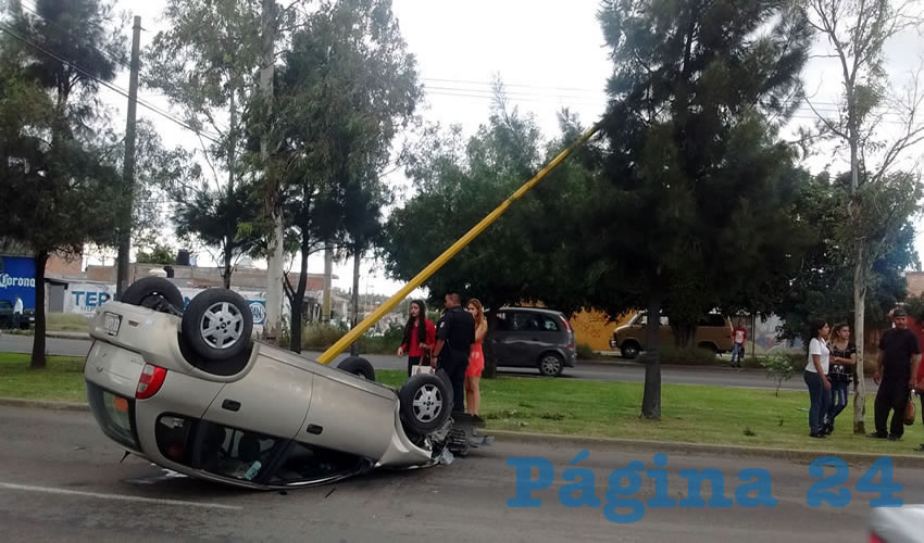 A pesar del aparatoso accidente, las tripulantes no sufrieron golpes de consideración