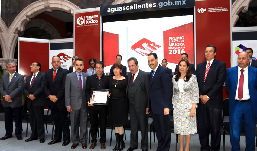El gobernador entregó el Premio Estatal de Mejora Regulatoria