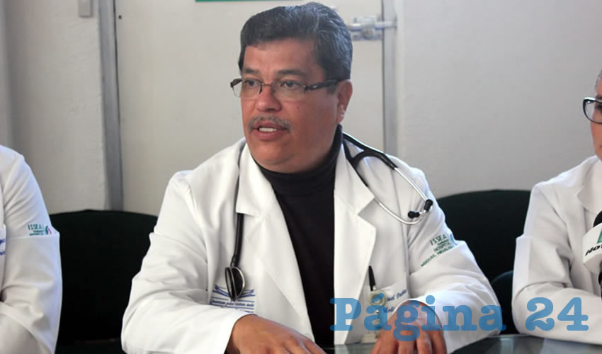 Samuel Due&ntilde;as Campos, especialista en medicina interna del Hospital Miguel Hidalgo