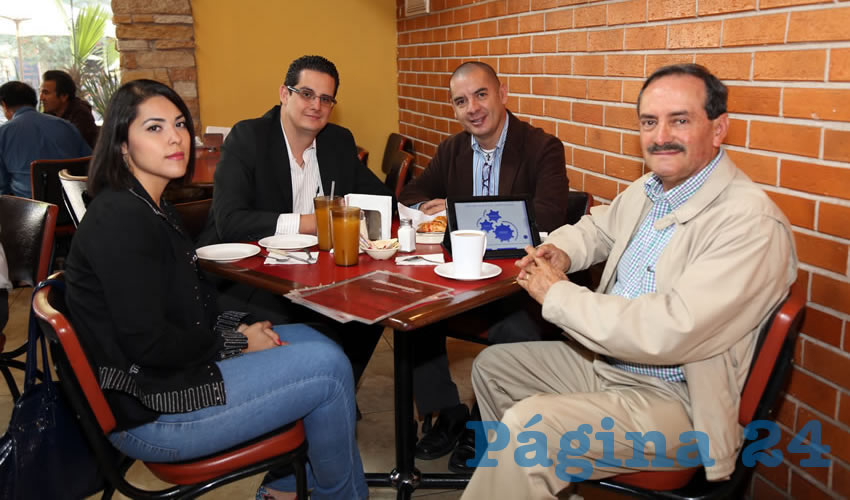 En el restaurante Las Antorchas desayunaron Margarita Hern&aacute;ndez Esparza, Francisco Villalobos Arellano, Eduardo Santos y Alfredo Reyes Vel&aacute;zquez