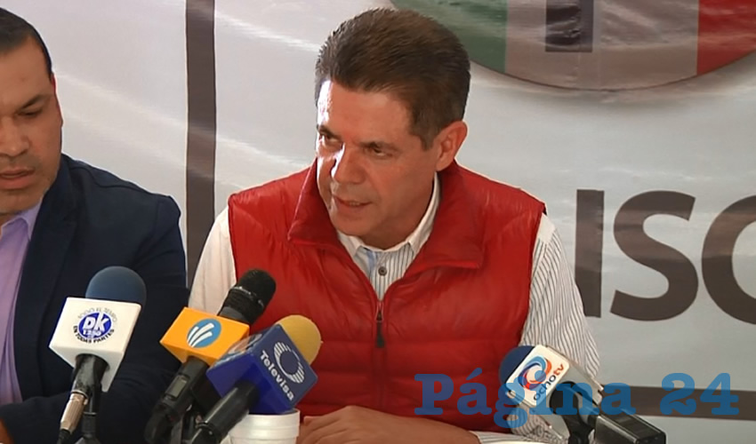 Representantes de la CNOP provenientes de Aguascalientes, Michoacán y también de Jalisco se reunieron para establecer propuestas que pongan un alto a los servicios ejecutivos de taxis/Foto: Francisco Andalón López