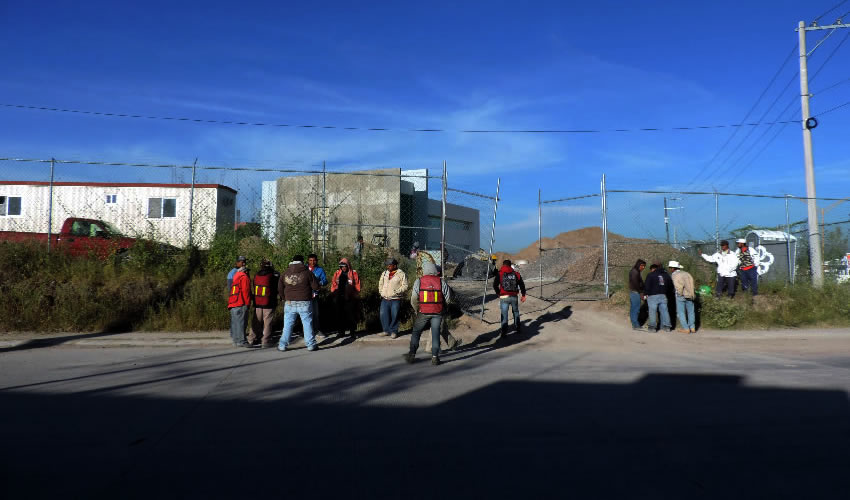 La entrada a la obra en construcci&oacute;n, de donde los hampones se llevaron maquinaria valuada en m&aacute;s de un mill&oacute;n de pesos