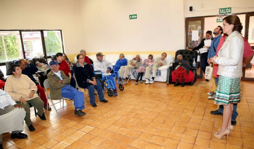 Se compromete Presidenta Honorifica del DIF estatal a dar más calidad de vida a las personas adultas mayores albergadas en este espacio