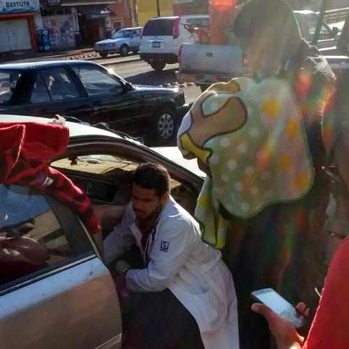 Los oficiales asistieron a la fémina en la esquina de avenida Aguascalientes y calle Tamaulipas, en la colonia España