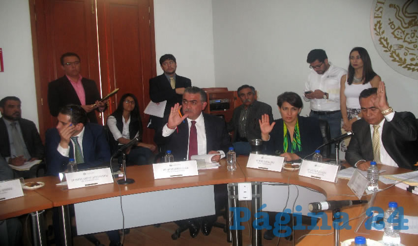 Diputados de la comisión de justicia del Congreso local aprobaron el dictamen con la convocatoria para elegir al nuevo magistrado que supliría a Leonel Sandoval Figueroa; aunque el proceso de la selección seguirá su curso, no se podrá elegir un magistrado hasta que no se resuelva el juicio de garantía interpuesto por el papá del gobernador/Foto: Archivo Página 24