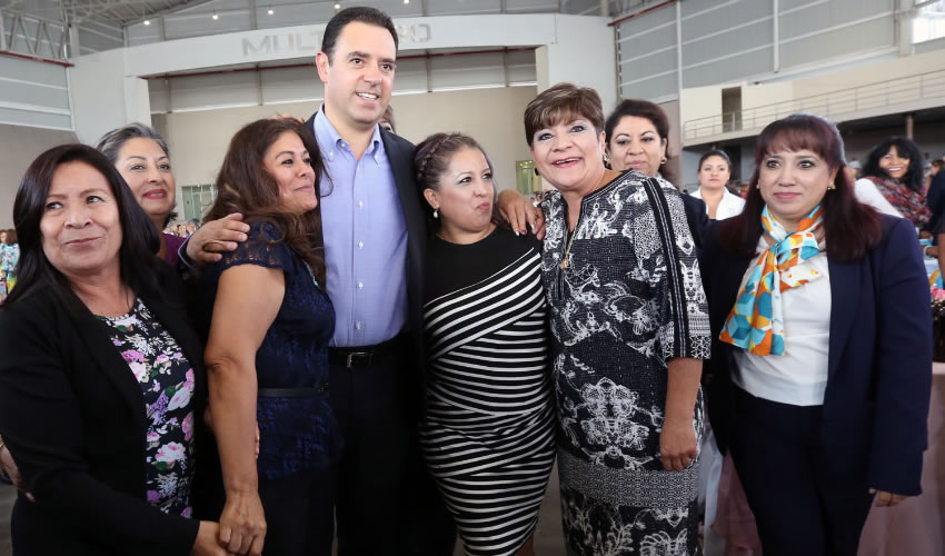 Entregan reconocimiento al profesor Pedro Guadalupe López y Macías