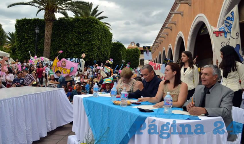 El jurado calificador del Tercer Festival de los Artesanos lo presidi&oacute; la titular del Instituto de Promoci&oacute;n y Fomento Cultural, Ang&eacute;lica Medina P&eacute;rez