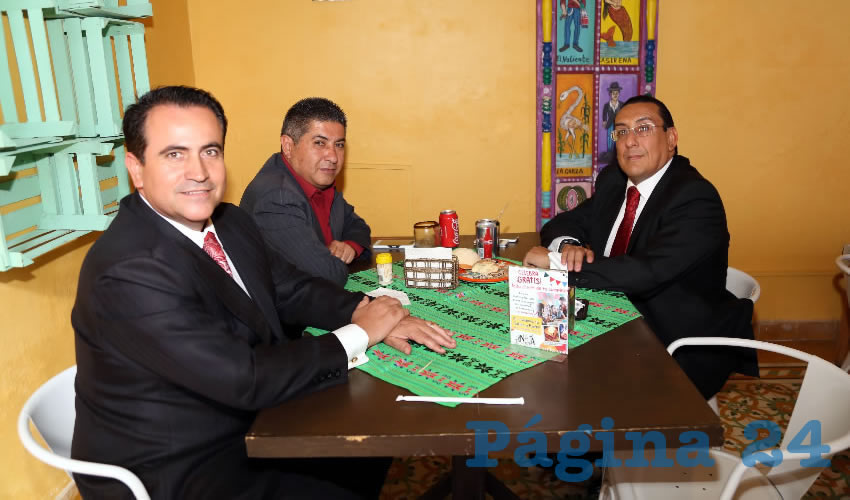 En Mercadito Gastron&oacute;mico Col&oacute;n almorzaron Enrique Rangel Jim&eacute;nez, subsecretario de Asuntos Jur&iacute;dicos de Gobierno del Estado; Fito Quiroz V&aacute;zquez y Alejandro Bernal Rubalcava, subsecretario de Gobierno