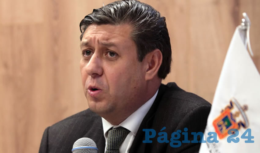 “En nuestro país no están funcionado las cosas, hay bastante impunidad, a las personas que cometen un delito, según la Constitución nos señala que nadie puede tomar justicia por su propia mano, debes de presentar una denuncia, pero qué pasa si presentas una denuncia y a la semana está libre el delincuente, y otra vez y otra vez, empiezan a surgir los autodefensas y en Jalisco no hay excepción”, criticó el académico Francisco Jiménez Reynoso