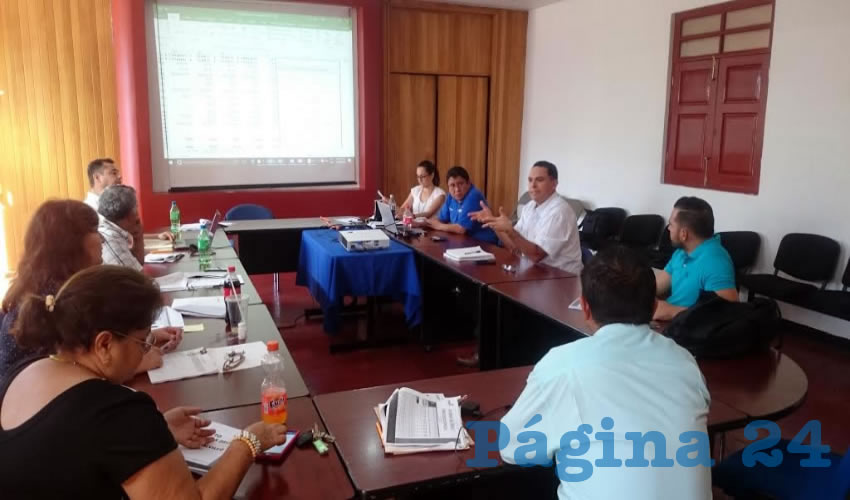 En sesión conjunta de regidores en funciones y de quienes integrarán el Gabinete de la próxima administración municipal, hoy se define el proyecto de Ley de Ingresos 2017