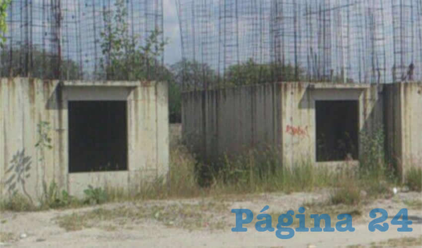 Ni la constructora del fraccionamiento Paseos del Valle ni el ayuntamiento de Tlajomulco se hacen cargo de las múltiples carencias en el lugar; muchas viviendas quedaron a medio construir, lo que se convierte en un nido de malandros y drogadictos. A escasos metros, juegan decenas de niños/Foto: Especial