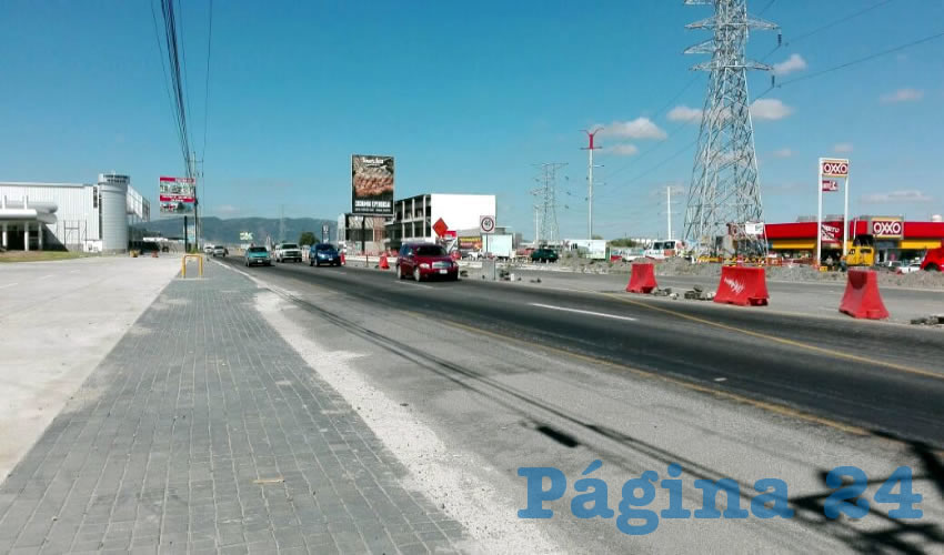 Ayer por la tarde no se observaba a nadie trabajando en el lugar, que abriría provisionalmente un tramo de la obra, según palabras del ex encargado de la SCT en Jalisco; esto jamás ocurrió/Foto: Francisco Andalón López
