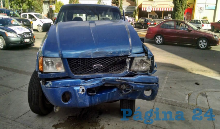 La camioneta Ford Ranger azul, que manejaba Miguel Ram&iacute;rez de la Cruz