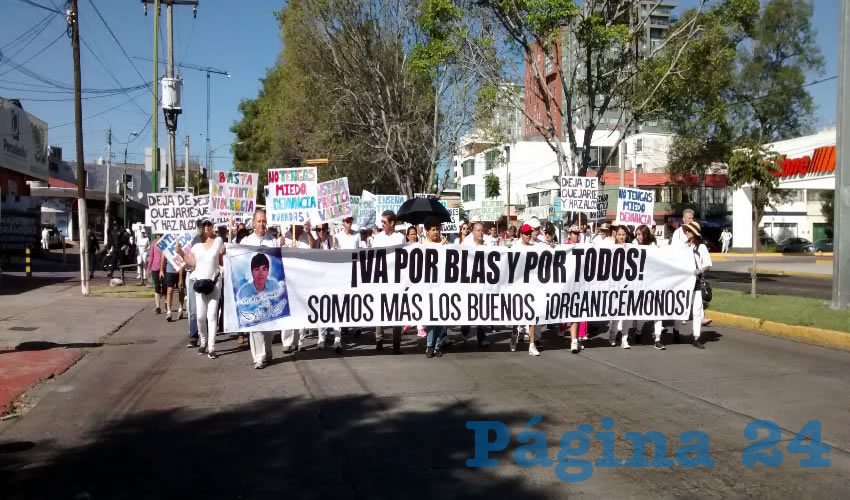 Más de medio millar de personas marcharon de la glorieta Niños Héroes hasta la Plaza de la Liberación para exigir justicia y que las autoridades se encarguen de que los delincuentes no generen miedo a los jaliscienses, quienes no denuncian por esto/Fotos: Francisco Andalón López 