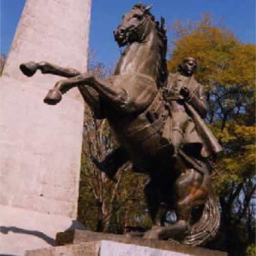 Antes de la Revolución mexicana, el Parque Morelos –custodiado por la estatua de Morelos a caballo– se conectaba con el Parque Agua Azul, en una época en que el río San Juan de Dios aún no era entubado, ni la Calzada Independencia existía/Foto: Cortesía 