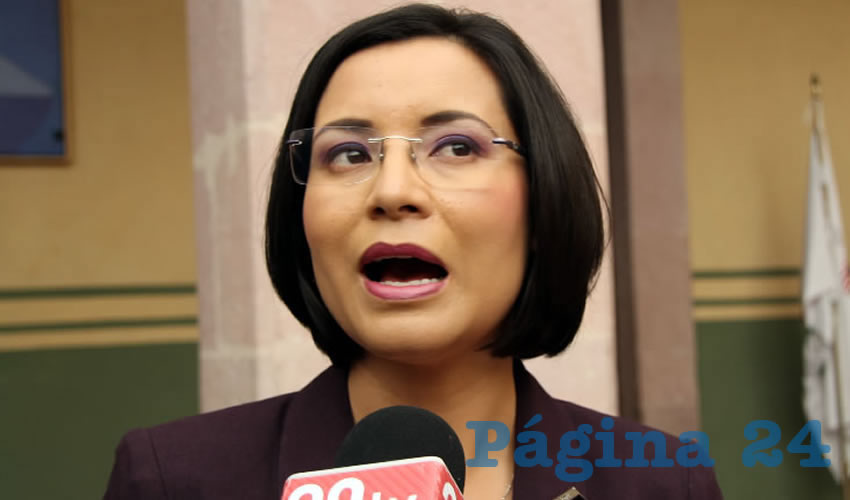 María de la Luz Domínguez Campos: “Desconocemos los motivos del retraso. Hemos estado solicitando al gobierno del estado, especialmente a la Secretaría de Infraestructura (Sinfra) que es la encargada de la ejecución de la obra a través de un constructor particular que se agilicen los trabajos” (Foto Rocío Castro Alvarado)
