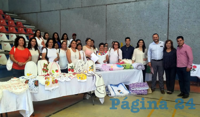 Mujeres artesanas de la comunidad La Panadera fueron capacitadas en su especialidad de bisuter&iacute;a org&aacute;nica, dentro del programa de autoempleo denominado B&eacute;cate