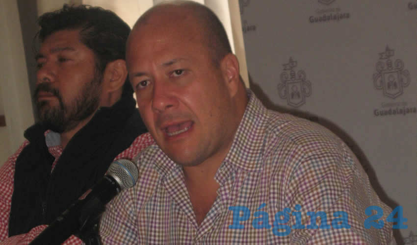 “Si la gente no nos ayuda va a ser imposible resolver este tema de fondo. Es inadmisible, es preocupante que se hayan tenido que levantar 3 mil 836 toneladas de basura, escombro, y todo tipo de elementos que bloqueaban los cauces del agua”, tronó el alcalde tapatío/Foto: Francisco Tapia