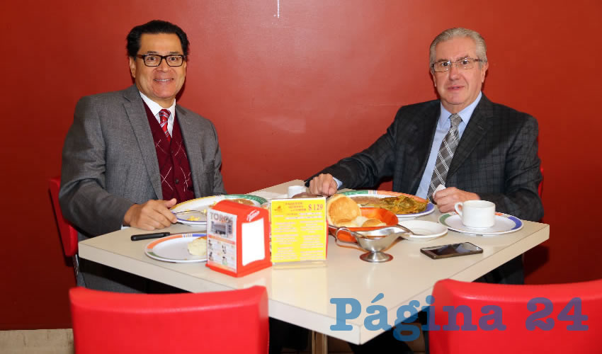 En el restaurante Mitla compartieron el pan y la sal Francisco S&aacute;nchez, delegado de Banobras, y Gonzalo Garc&iacute;a Buenrostro, delegado de la Procuradur&iacute;a Agraria