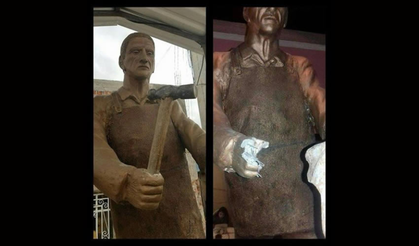 A la izquierda la escultura del herrero cuando fue inaugurada y enseguida, ya destruida parcialmente por los vándalos