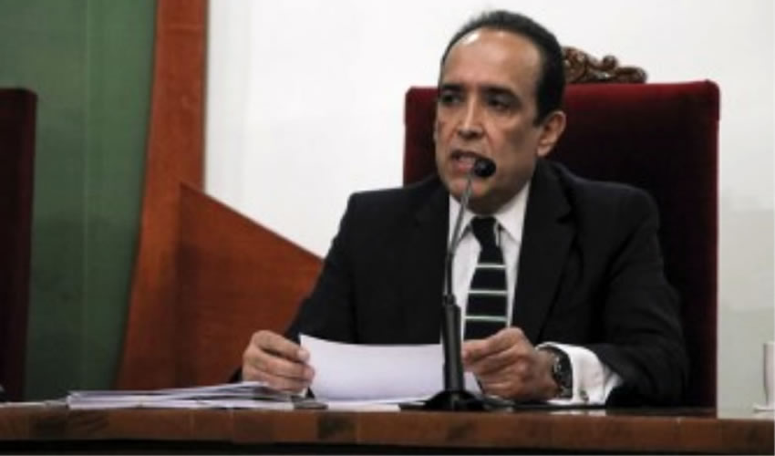 Colima, Colima.- El procurador de Colima, Felipe de Jes&uacute;s Mu&ntilde;oz V&aacute;zquez, compareci&oacute; ante el Congreso local para ampliar informaci&oacute;n sobre el Primer Informe de Gobierno (Foto: Especial)