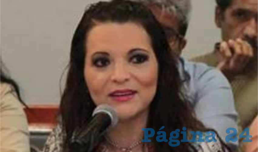 Tras pedir licencia como diputada, la priísta Claudia Delgadillo aclaró: “No voy a renunciar, pero ahorita la prioridad en este momento será el trabajar de verdad y llevar en alto al PRI Guadalajara, en sacarlo de ese bache en el que su servidora cree que está y dar la cara en el 2018”/Foto: Francisco Tapia 