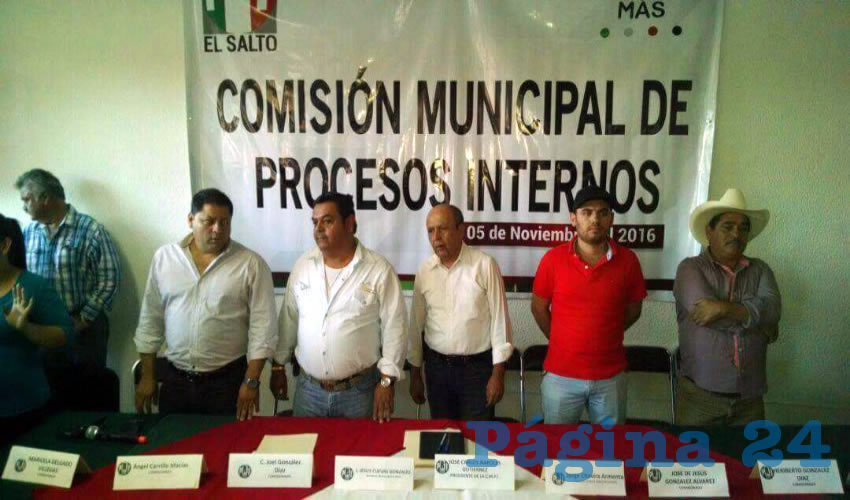 “Siempre los gobiernos emanados de nuestro partido han sabido dar buenos resultados en cuatro ocasiones en el municipio de El Salto y me comprometo por el priismo de El Salto que ganaremos el proceso del 2018”, aseguró el ex alcalde Gerardo González Díaz al asumir como presidente del PRI en El Salto/Fotos: Cortesía Víctor Galindo 