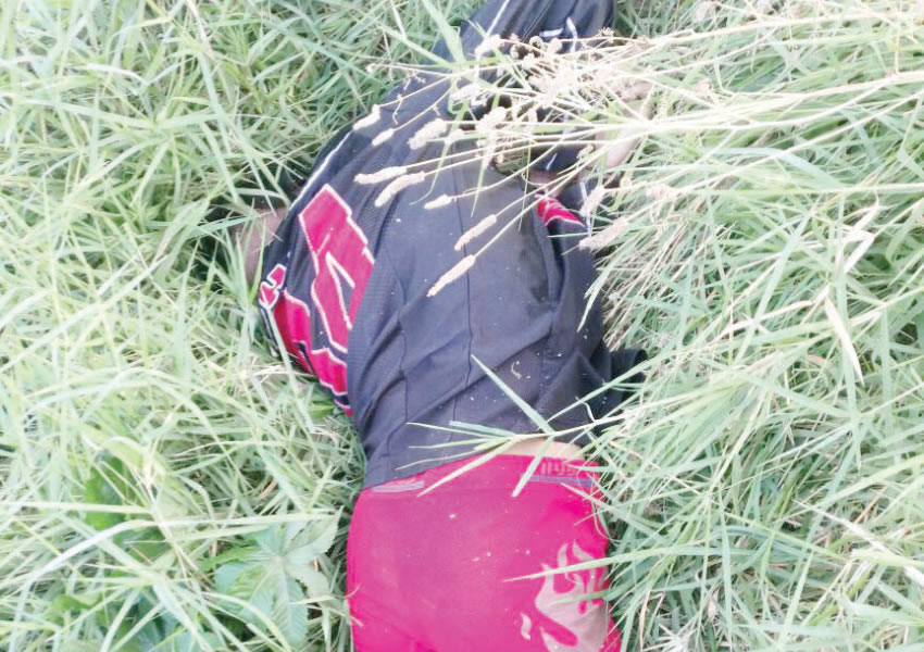 El cuerpo estaba escondido entre la maleza a pocos metros de los campos de futbol conocidos como “San Ciro”, en la colonia Santa Cruz del Valle/Foto: Especial