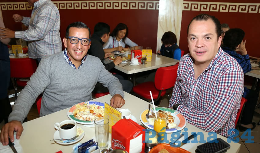 En el restaurante Mitla compartieron el pan y la sal Salvador Maximiliano Ram&iacute;rez Hern&aacute;ndez y Rafael Ahmed Franco Aguilar, s&iacute;ndico procurador del Municipio de Aguascalientes