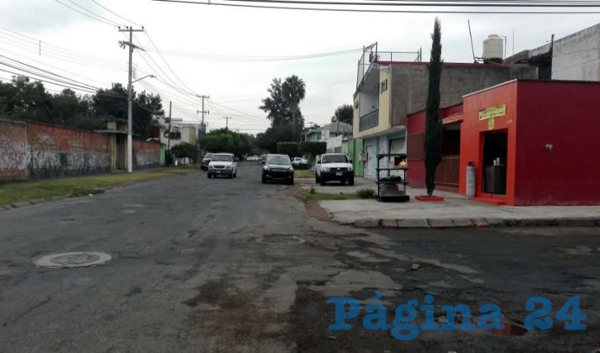 Las vialidades de esta zona de Zapopan vinieron a menos desde que iniciaron las obras del nuevo trazo del tren ligero, cuando se determinó que fueran utilizadas como vía alterna/Foto: Rafael Hernández Guízar