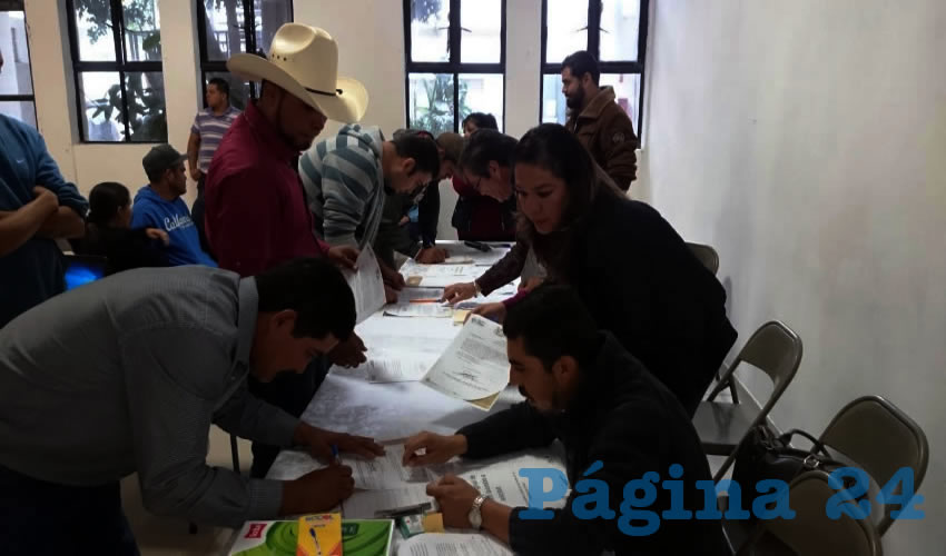 Los beneficiados del programa Fondo Econ&oacute;mico Anual para el Migrante, en n&uacute;mero de 39, recibieron ayer los recursos en efectivo