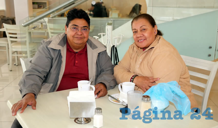 En el restaurante Del Centro desayunaron Ezequiel Correa Cort&eacute;s, maestro de m&uacute;sica, y su esposa Mar&iacute;a de la Luz Torres