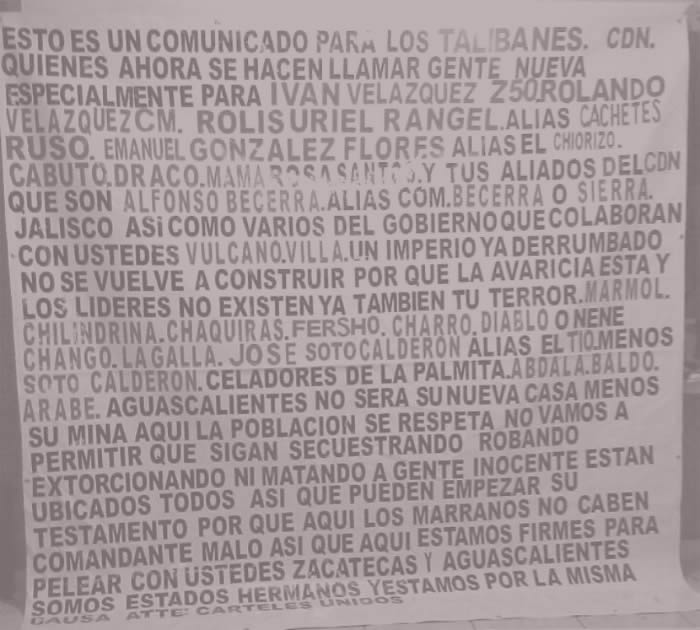 Una de las narcomantas que colgó de un puente el autodenominado grupo “Cárteles Unidos”