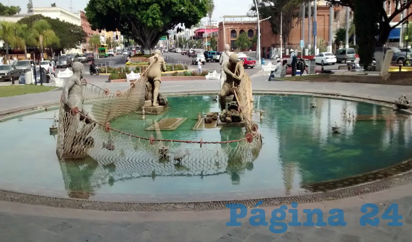 La fuente ubicada en el centro del malecón da realce al lugar, que fue recientemente remodelado 