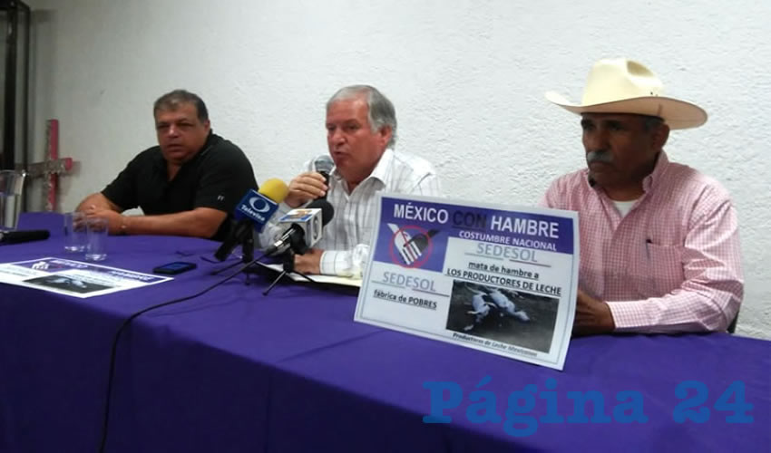 El gobierno federal privilegia a los industriales y comercializadores del ramo sin importarle que las 300 mil toneladas de leche en polvo que se importarán este año dejen a más de 160 mil productores sin empleo, acusó Álvaro González Muñoz, presidente del Frente Nacional de Productores y Consumidores de Leche/Foto: Cortesía 
