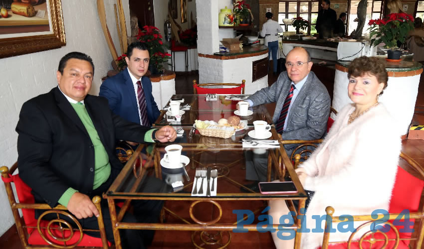 En el restaurante La Bamba del Gran Hotel Hacienda de La Noria almorzaron Jorge Morales Reyes, subdelegado m&eacute;dico del ISSSTE; Jes&uacute;s Navarrete Patr&oacute;n, Fernando Palomino Topete, delegado del ISSSTE; y Mar&iacute;a Cristina Arrieta Gonz&aacute;lez, directora general del Hospital del ISSSTE