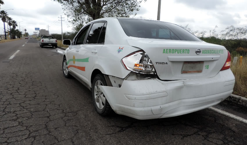 Uno de los automóviles dañados durante el zafarrancho