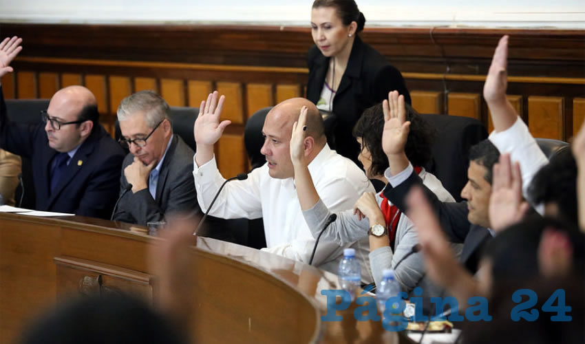 El proyecto para incrementar los egresos presentado ayer por el alcalde emecista pasaría de 6 mil 549 millones de pesos que se ejercieron en este año, a 7 mil 780 millones de pesos que entre programas sociales y “fortalecimiento de áreas”, no deja de pasar desapercibido el incremento para la contratación de personal/Fotos: Francisco Tapia 