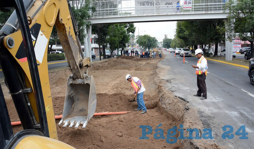 Aunque es necesaria, la repavimentación de los carriles centrales de avenida López Mateos implica que los traslados irremediablemente sean más largos, así como entrar y salir de la zona metropolitana; usuarios exigieron le den celeridad a las obras/Fotos: Francisco Tapia 