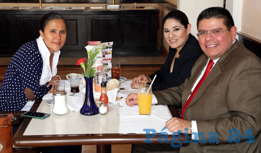 Ra&uacute;l Luis Dondiego, Jos&eacute; Luis Ambriz Aguilar, David N&aacute;jera Moreno, diputado local; y Arturo Hern&aacute;ndez Gonz&aacute;lez almorzaron en el restaurante La Rueda del Hotel Quality Inn