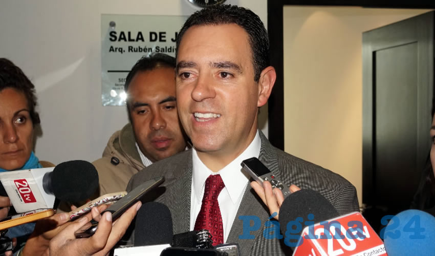 Alejandro Tello Cristerna: Únicamente hay médicos pasantes, pero no hay especialistas, no hay medicamentos, lo que recibo como una crítica constructiva para mi administración (Foto: Merari Martínez Castro)