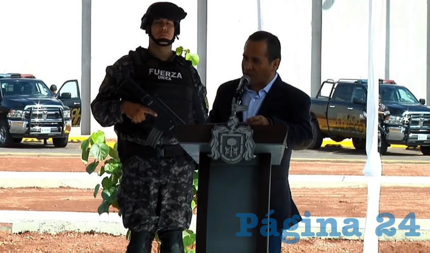 “Hemos atendido a 93 municipios del estado de manera directa y personalizada (para) poder servir con institucionalidad, con lealtad y generar un mejor presente y un mejor futuro”, señaló el fiscal de Jalisco, Eduardo Almaguer, quien presumió la entrega de equipamiento a las policías municipales para enfrentar la amenaza del narco/Foto: Francisco Andalón López 