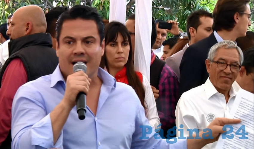 “Gracias a la paciencia de los comerciantes hemos seguido avanzando (en las obras de la línea 3) y en ese sentido he dado la instrucción para que en el Buen Fin, todas las estaciones del Sitren, del Trolebús, las estaciones que tenemos del Macrobús, sean de acceso libre, de acceso gratuito”, explicó el gobernador Aristóteles Sandoval/Foto: Francisco Andalón López 