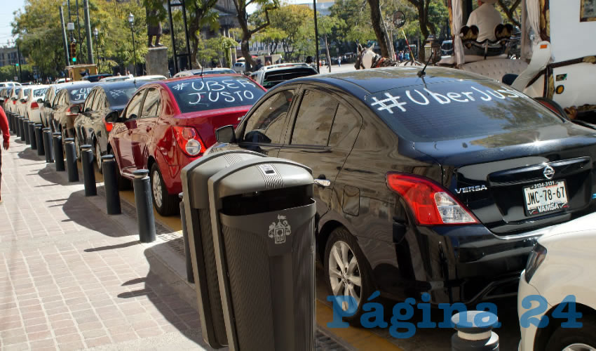 Hace ocho meses se aprobaron las reformas a la ley de movilidad que regulan a las ERT y hace no más de seis se publicó en el Periódico Oficial del Estado la llamada ley Uber, que al no aplicarse como debiera, genera que el estado de Jalisco pierda/Foto: Archivo Página 24 