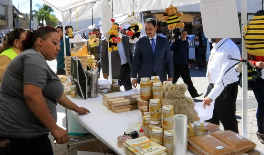 El alcalde felicitó a industriales del ramo por las acciones emprendidas a favor del desarrollo económico en el país